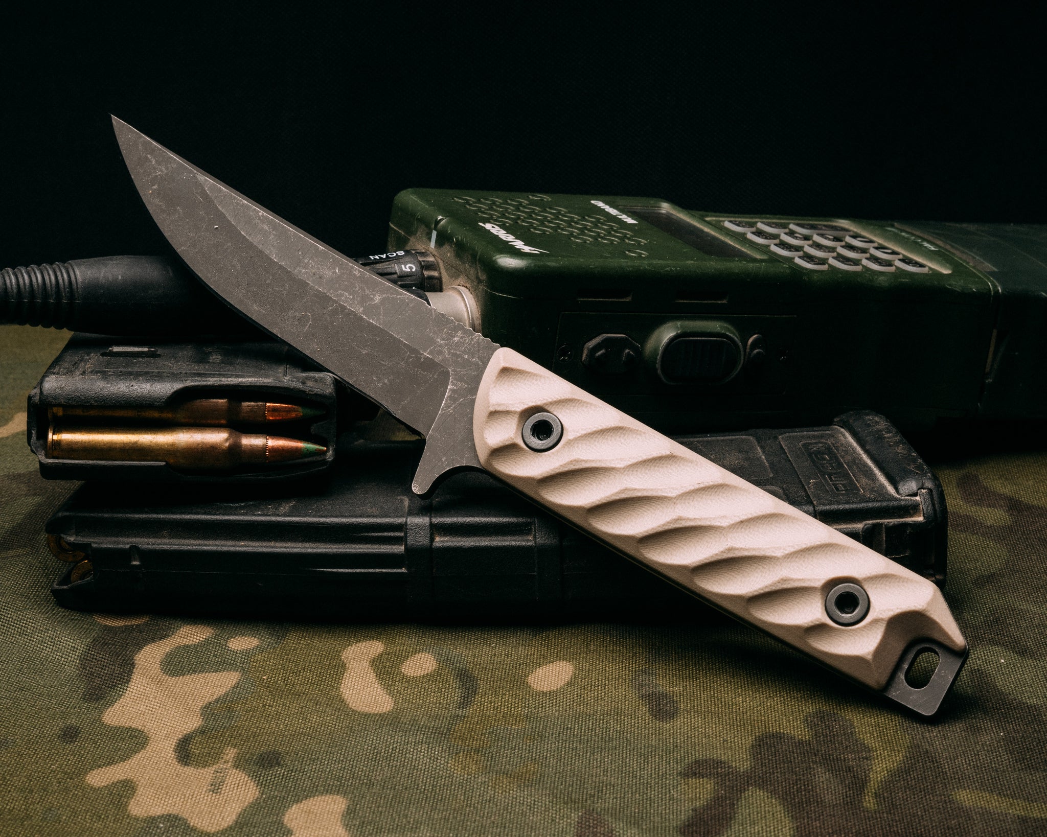 Kwaiken FC - desert tan G10, allen bolts, iron grip